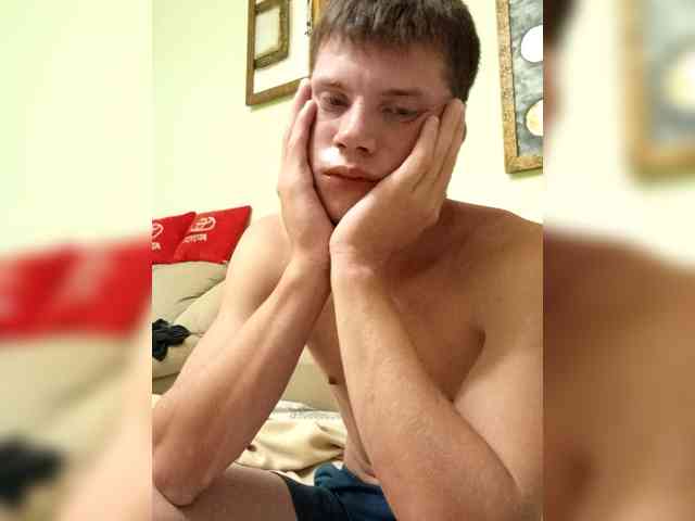 Daniil a (24, White Cam Boy) performing Live Sex.